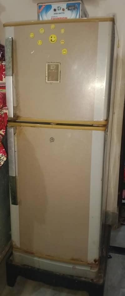 Dawlance fridge With Champion Stabilizer