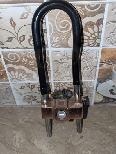 Bike side lock very less used excellent condiition