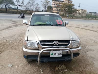 Tyota hilux 2002 model urgent sale