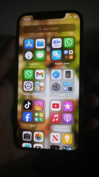 iPhone 12 jv 64 Gb back glass crack hai sheet lagi hui hai