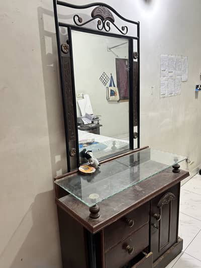 Dressing table