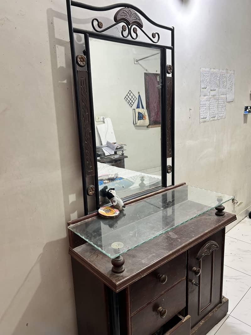 Dressing table 0