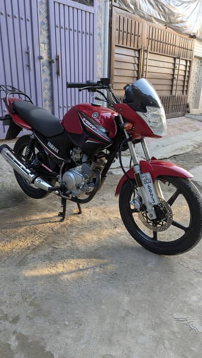 Yamaha ybr 125 Esd 2021 model in red in good condition