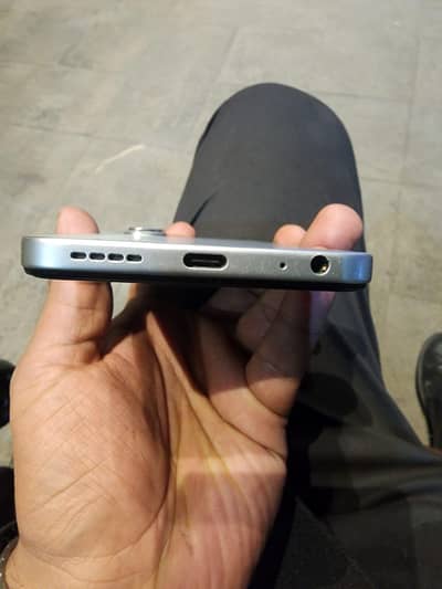 Infinix hot 60i 6/128 sliver color only 20 days use
