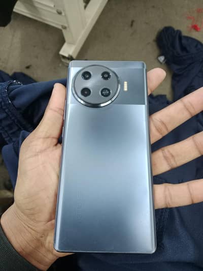 Tecno spark 20 pro plus
