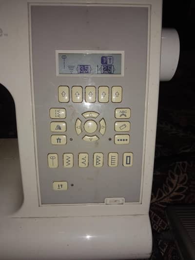 Singer Confidence 7470 Computerized Sewing machine Good condition.