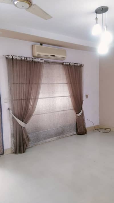 1.5 Kanal Upper Portion Available For Rent In Model Town Lahore