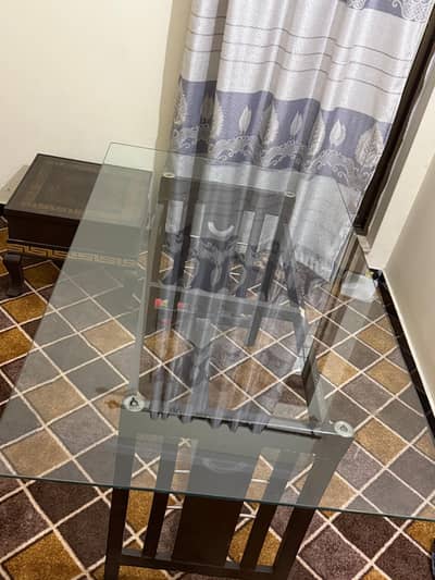 6 seaters dining table New condition 10/8