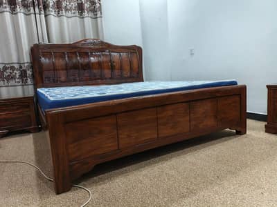 bed Set king size never used scratchless condition side table dressing