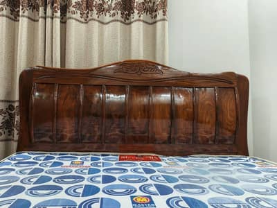 Bed Set king size brand new condition never used with side tables