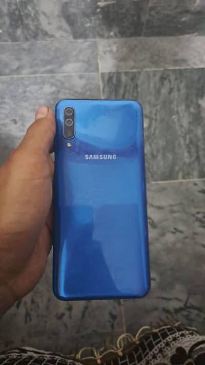 panel change but original front scratch and camera dast