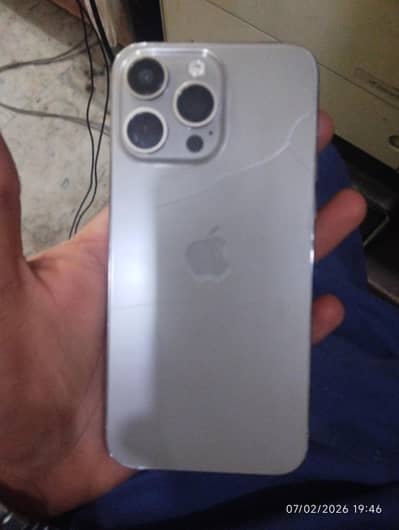 panel kharab hy  back per ik do lines hy