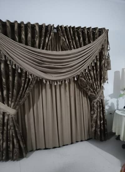 BROWN CURTANS