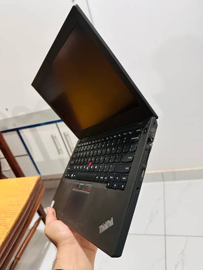 LENOVO X270 | touch and type