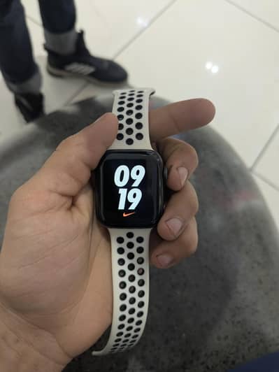 Series 4 44mm Nike edition