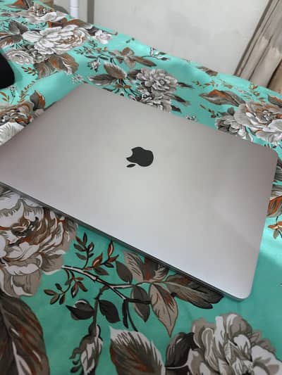 Macbook Pro 2017 - 4k Display & A+ Condition, No scratches