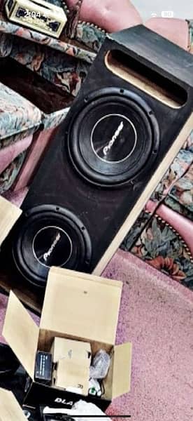 2 subwoofer and one amplifier