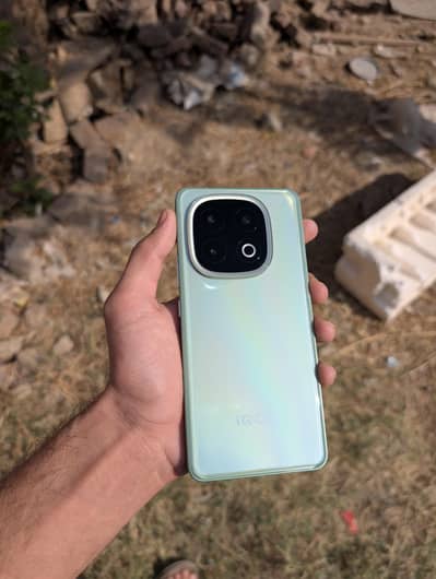 IQOO 13 | 16 - 512 | 10/10