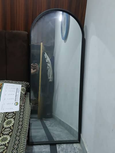 Elegant Looking Mirror. 5.2 Eight and elegant quality.