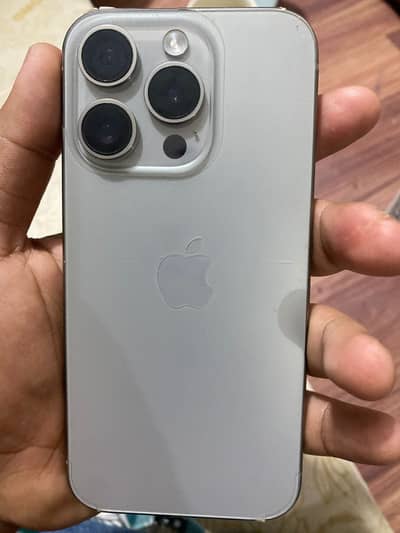 iPhone 15 pro natural tatitnum 10/10 condition water pack