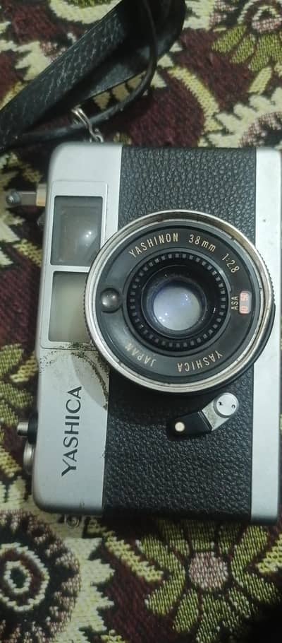 Yashica 35-ME Vintage Film Camera