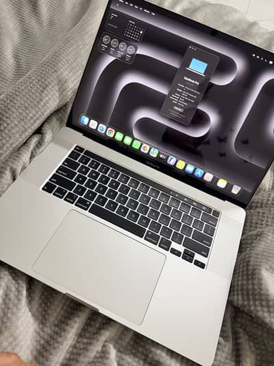 Macbook pro 16" 2019 | i7 32GB | activated in 2021 not used