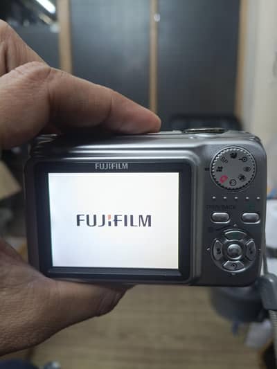 Fujifilm Finepix A800 8MP  with 3x Optical Zoom Digital Camera