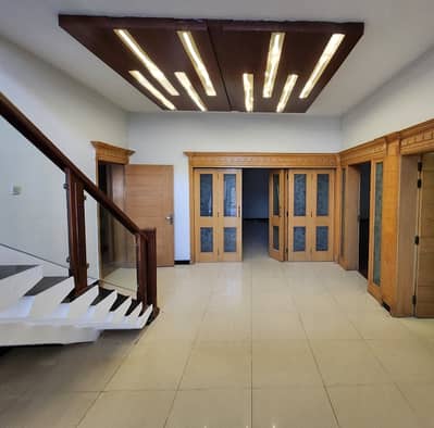 Beautiful Luxurious 6 Bedroom House At Prime Location