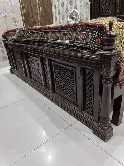 Elegant Mughal Style Solid Wood King Bed – Beautiful Carved Design
