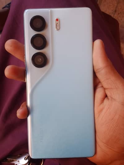 Tecno camon 40 pro