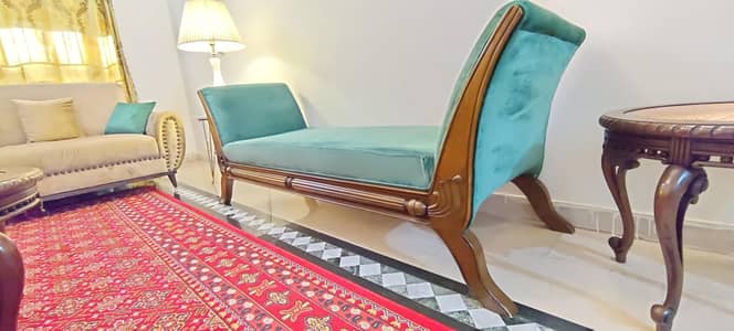 3 Seater Dewan. Emerald Green Velvet. Immaculate Condition
