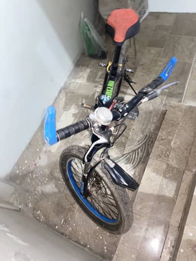 Off roading tyre instal heavy body blie theme