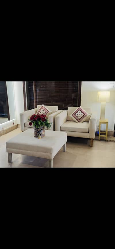 Modern and trendy sofa set