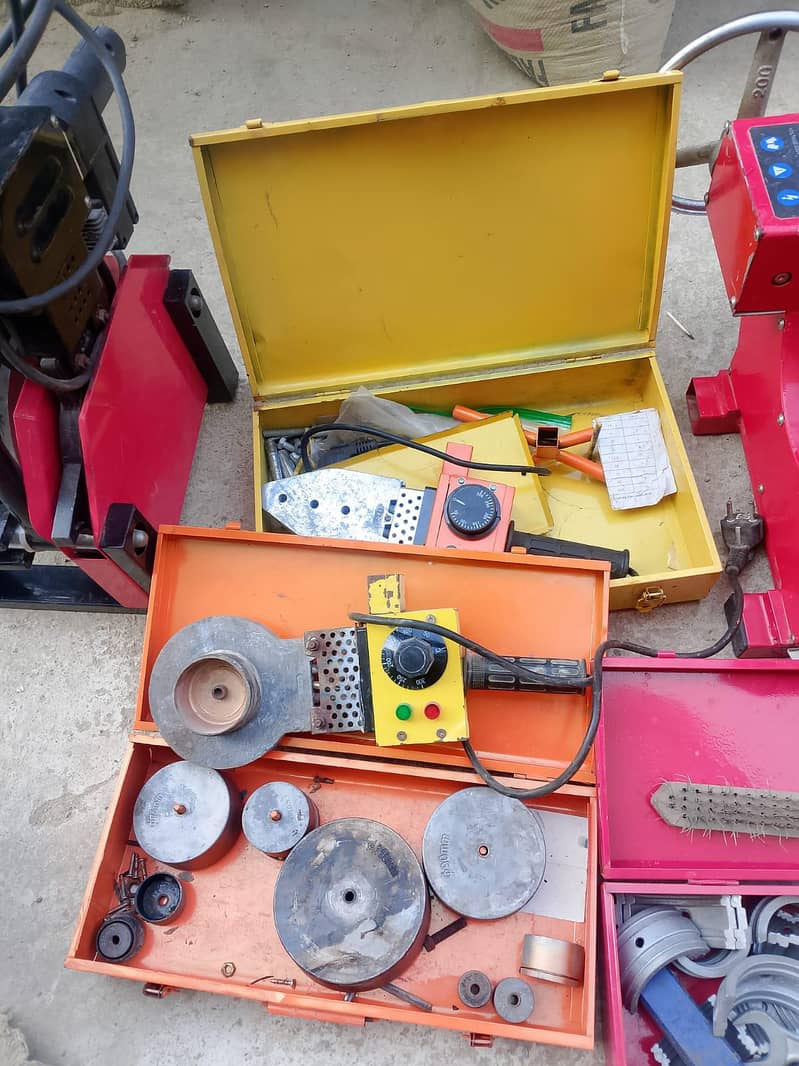 pipe joining machine 10