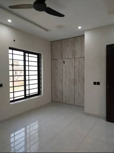 {Vip location} 4.5 Marla house (272 sqft)