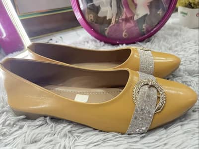 Mustard pump shoes