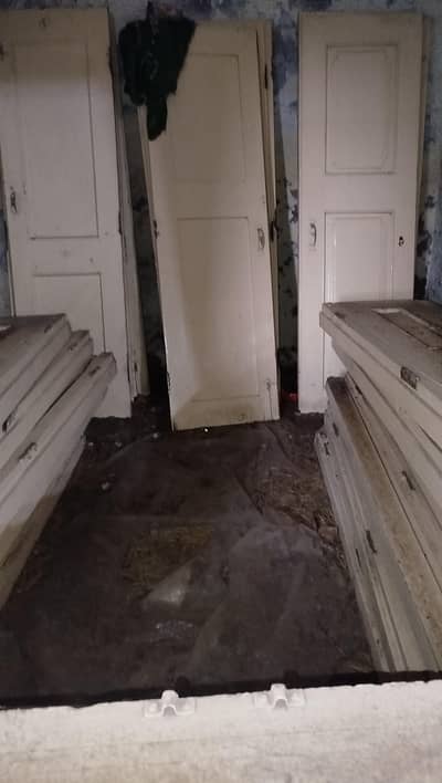 لکڑی کے مضبوط دروازے اور چوکھٹیں برائے فروخت کہوٹہ راولپنڈی