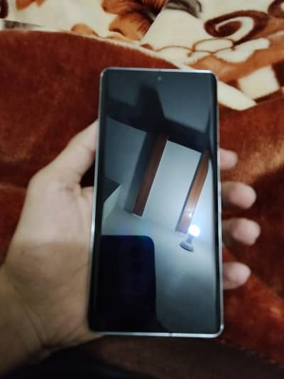 goggle pixel 7 pro withi charger