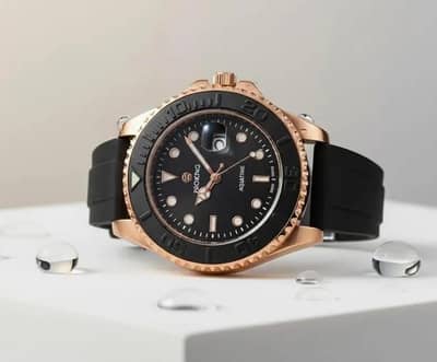 The watch ⌚ is water proof this quality is so best