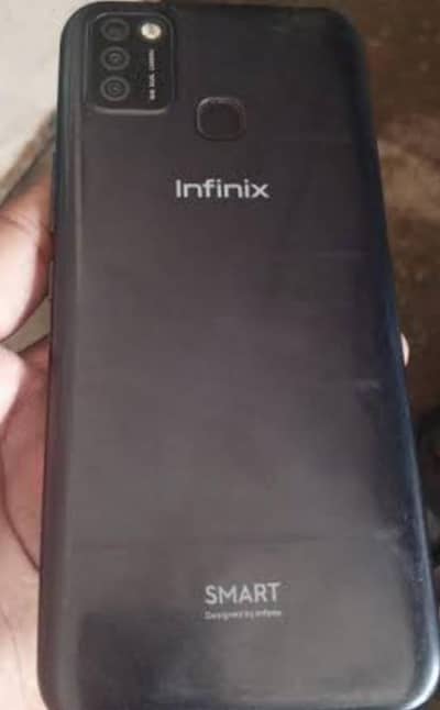 Urgent Selling my 1 hand use Infinix smart 6  , Power Off problem