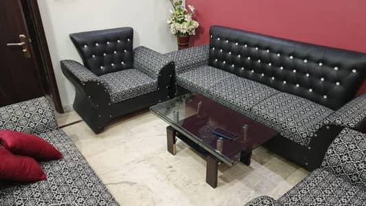 Luxury 5-Seater Sofa Set – Excellent Condition