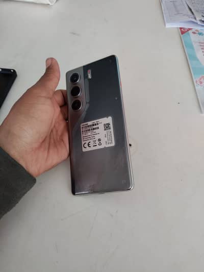 Tecno camon 40 8/256gb