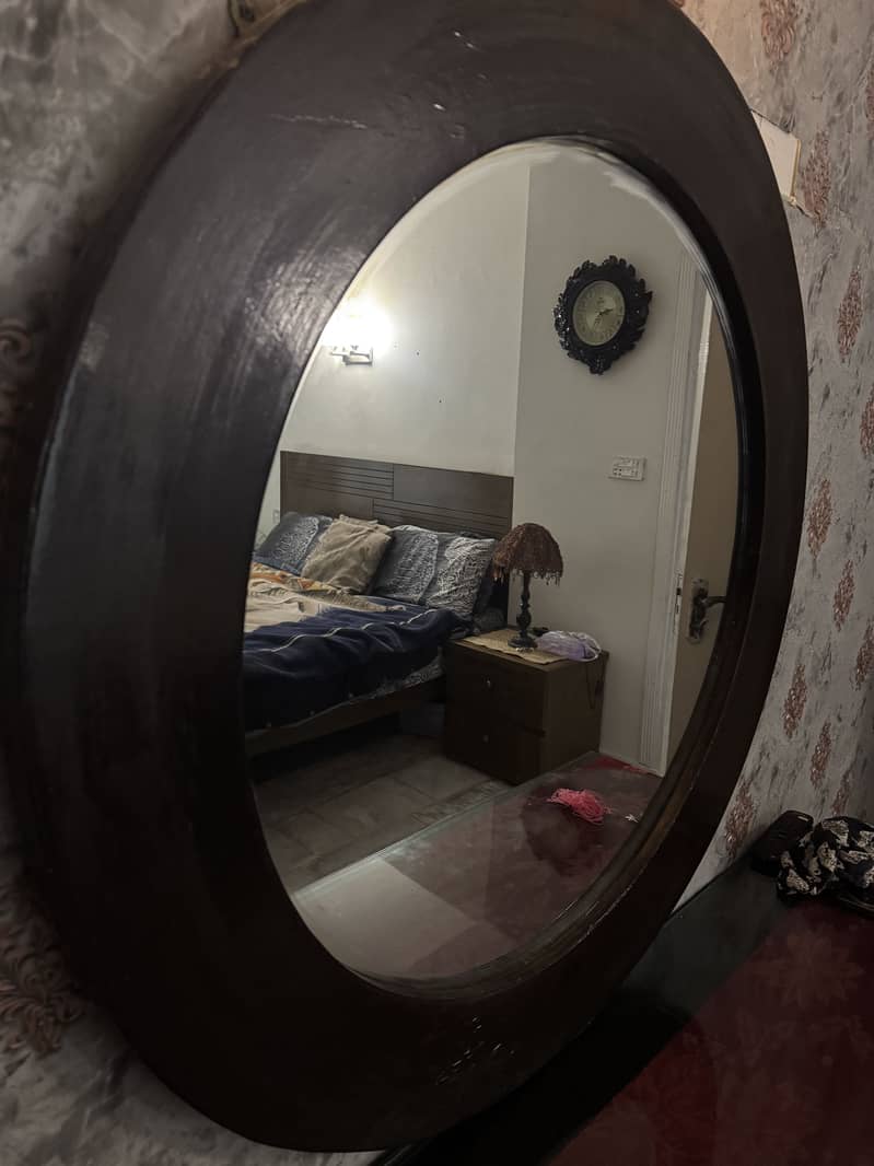 Large round Mirror 0