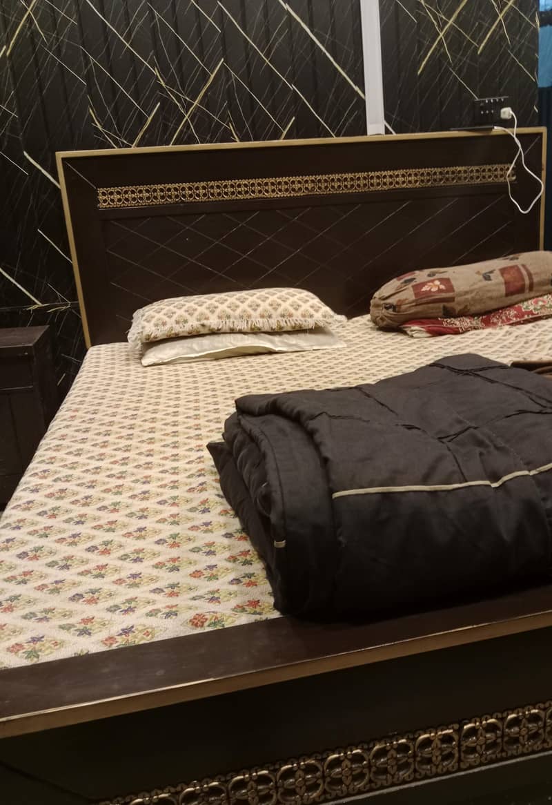 Queen size bed set 1