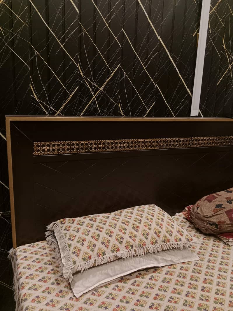 Queen size bed set 2