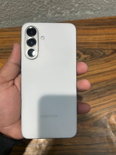 8-256GB white Collor Box open
