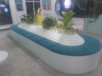 Seating Planter / Integrated Planter