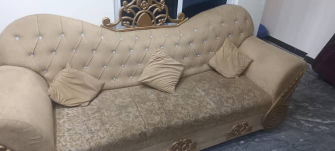 Premium Quality 5-Seater Sofa Set with Matching Table.