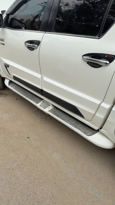 REVO sidr white footpath