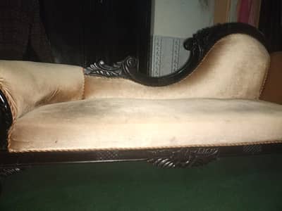 Used Couch in Excellent Condition – Stylish & Comfortable